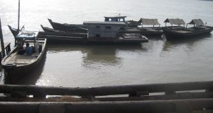 Salah satu pelabuhan rakyat di Kepulauan Meranti, Riau. Daerah di pesisir timur Sumatera kerap dijadikan markas semokel karena berhadapan langsung dengan Singapura. Foto: Dokumentasi Bilik Kreatif.