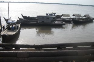 Salah satu pelabuhan rakyat di Kepulauan Meranti, Riau. Daerah di pesisir timur Sumatera kerap dijadikan markas semokel karena berhadapan langsung dengan Singapura. Foto: Dokumentasi Bilik Kreatif.
